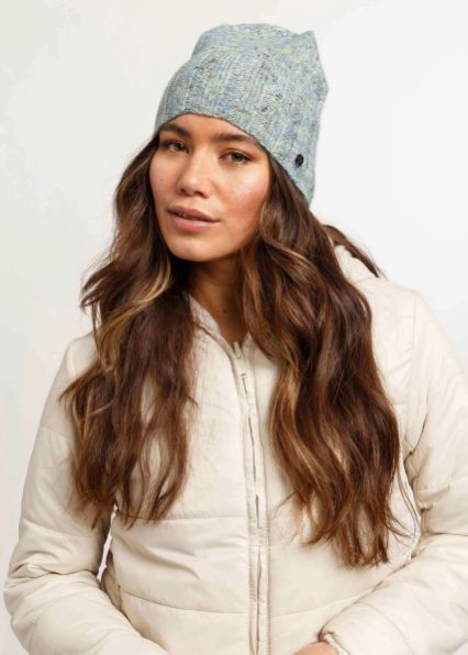 Knitted hat with glitter