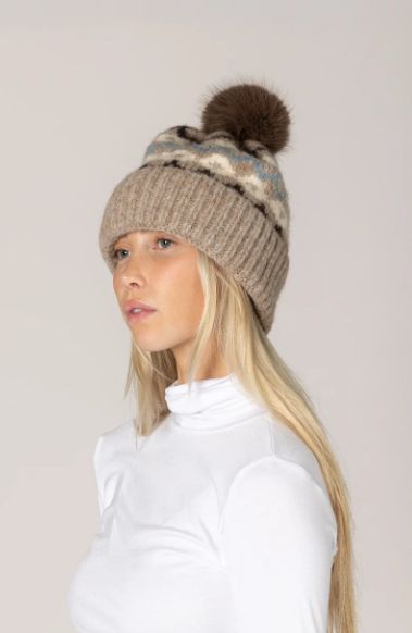 INTARSIA HAT WITH POMPOM