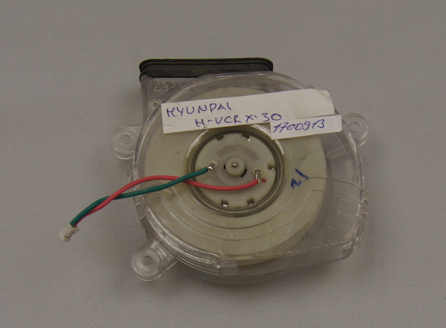 Робот пылесос HYUNDAI H-VCRH-30