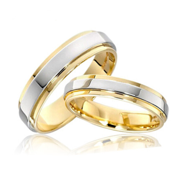 Alianza de boda en Titanio puro con baño parcial de oro 18k