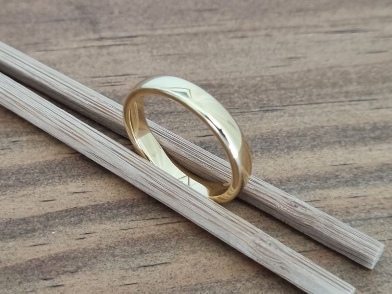 Alianza clásica de boda en Tungsteno con baño de oro (4 mm ancho)