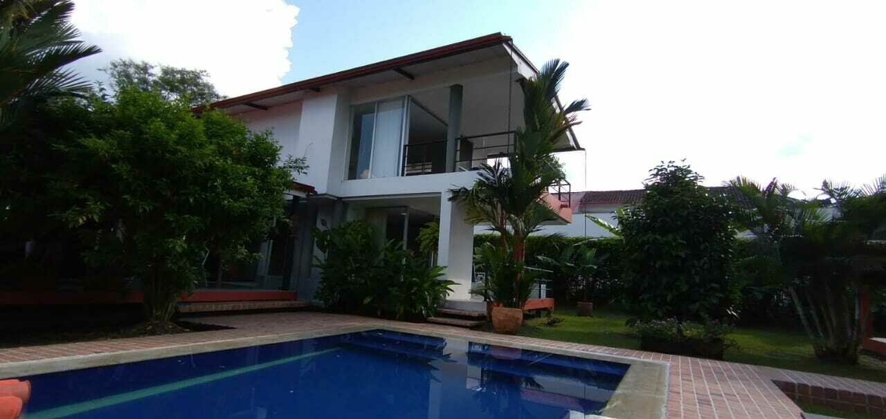 ARRIENDO CASA CAMPESTRE VILLAVICENCIO