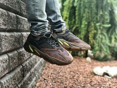Adidas Yeezy Boost 700 Mauve EE9614