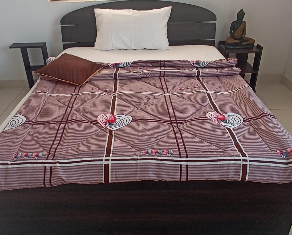 Glazed Cotton Abstract Print Quilt, Size: Single