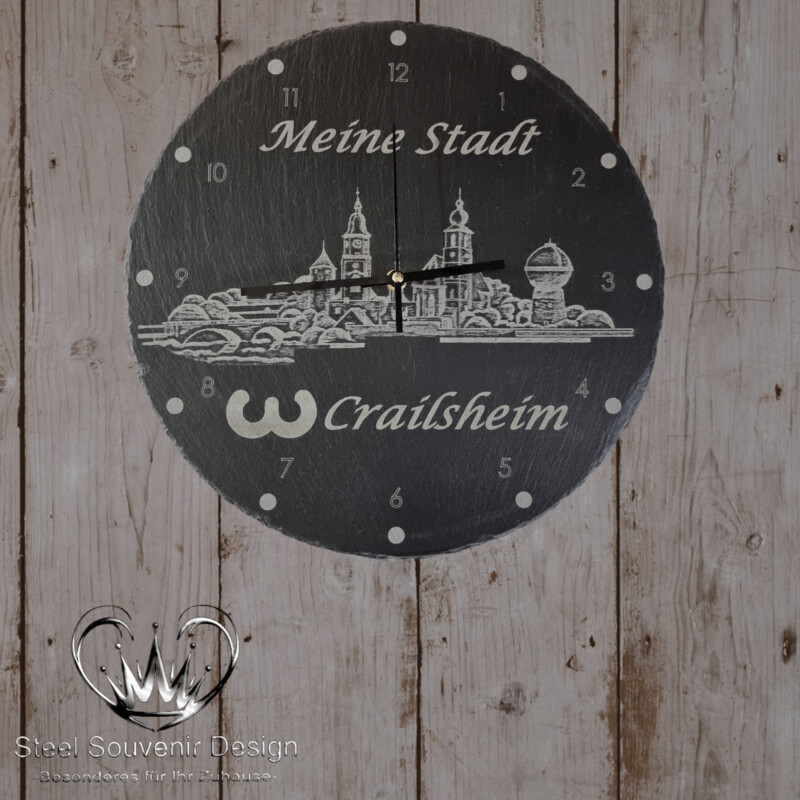 Wanduhr "Skyline Crailsheim" auf schwarzen rundem Schiefer