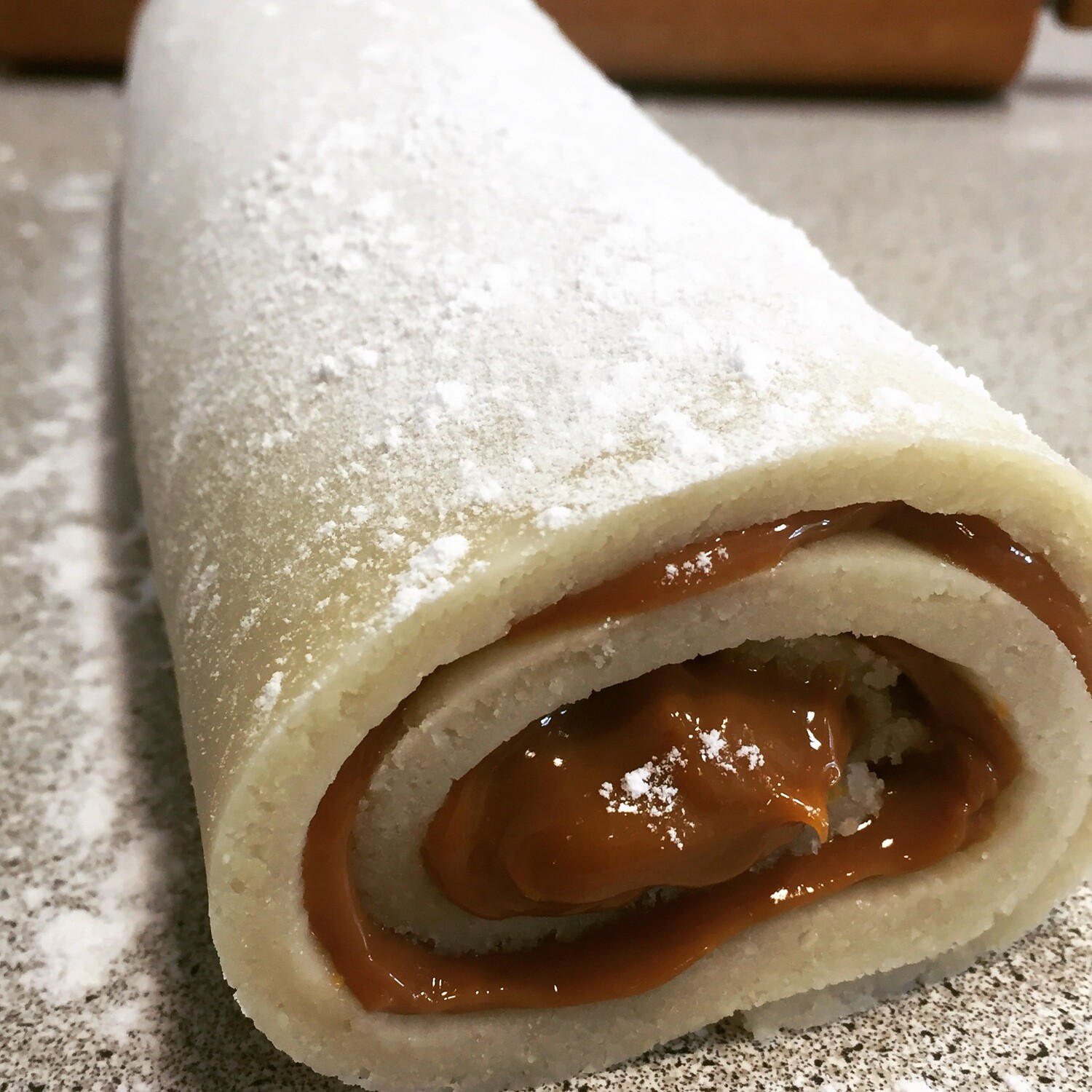 ​Brazos de mazapán relleno de manjar desde