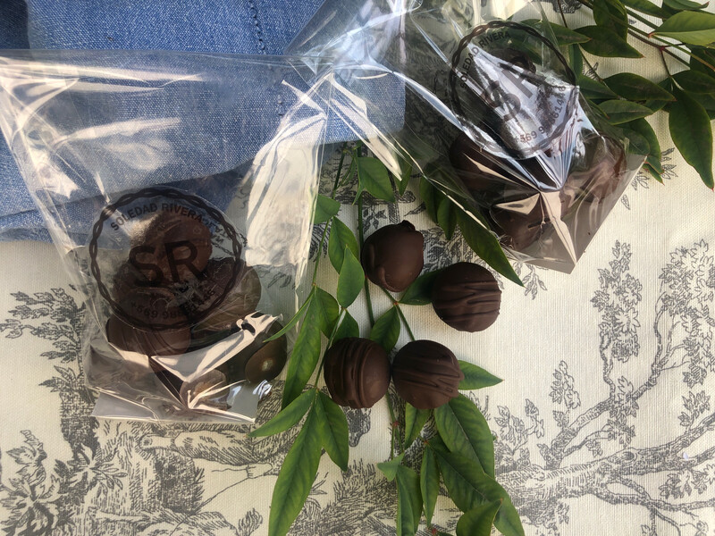 Bolsa con 5 bolitas de mazapán bañadas en chocolate 