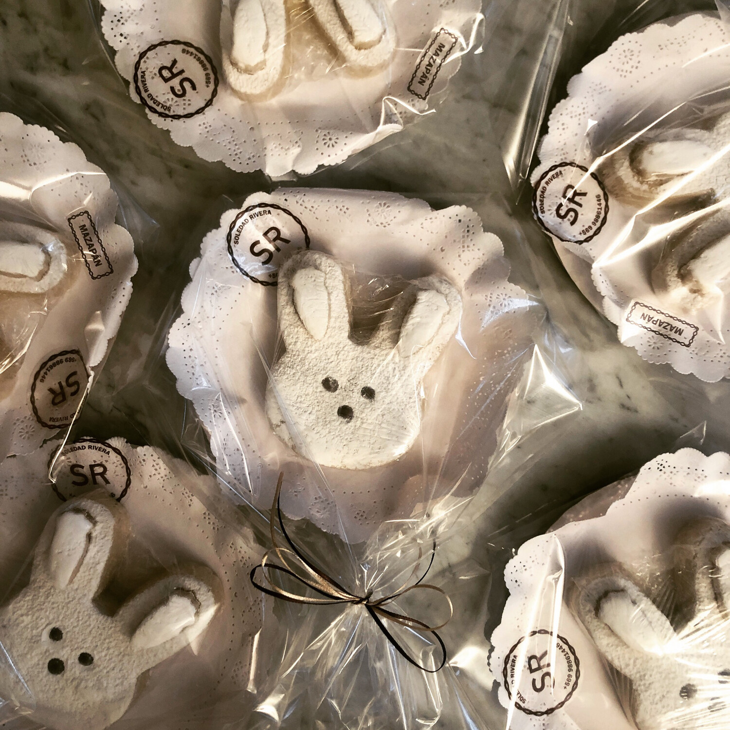 Conejo de mazapán 9x10 cms