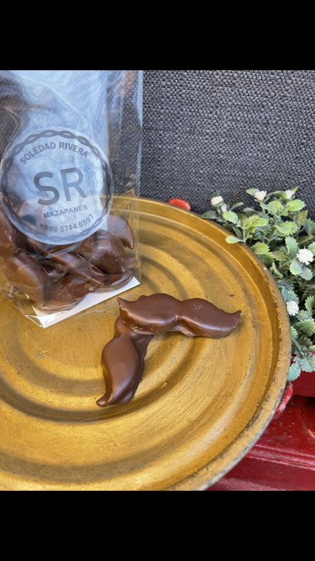 Bigotes de mazapán con chocolate 100 gramos