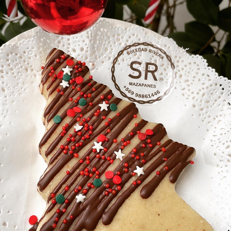 Pino de navidad de puro mazapán de 15 cm de largo