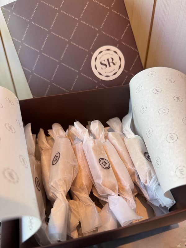 Caja café con 30 Calugas de leche
