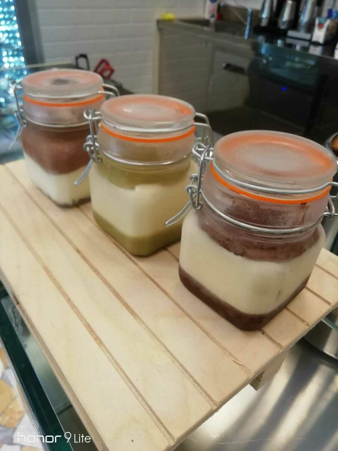 Semifreddi in vasetto di vetro