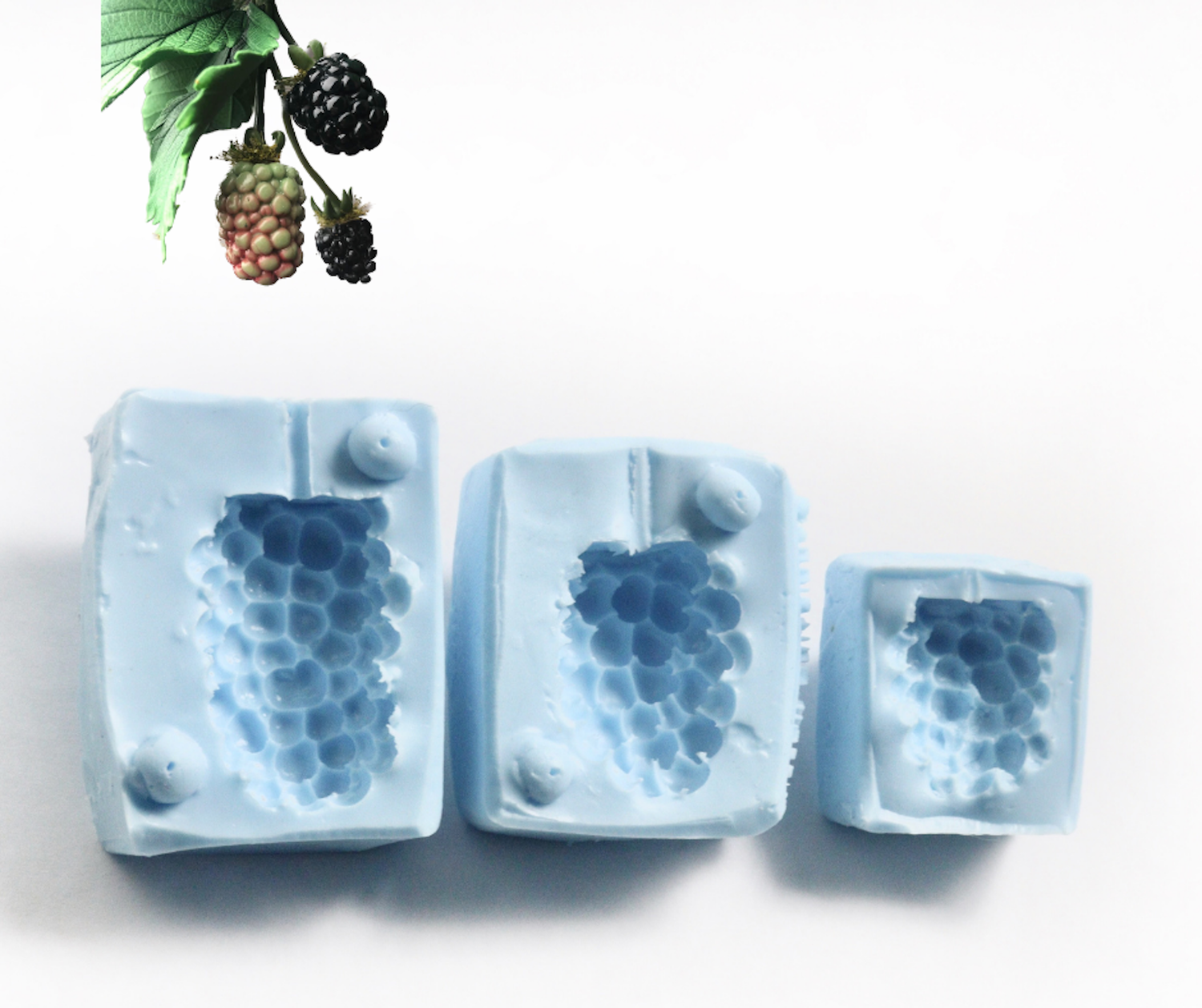 BLACKBERRY Berry Mold XL , 2 Part,  Set of 3