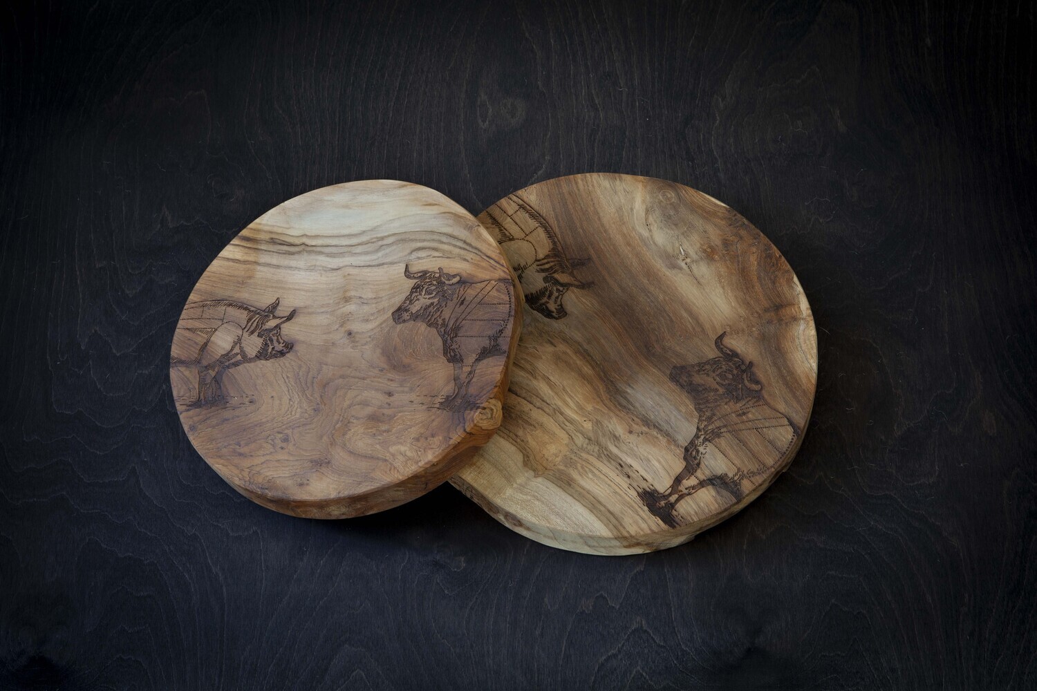 Ronde serveerplank &#39;Half rund - Half varken&#39;, Afmeting: Diameter 30cm