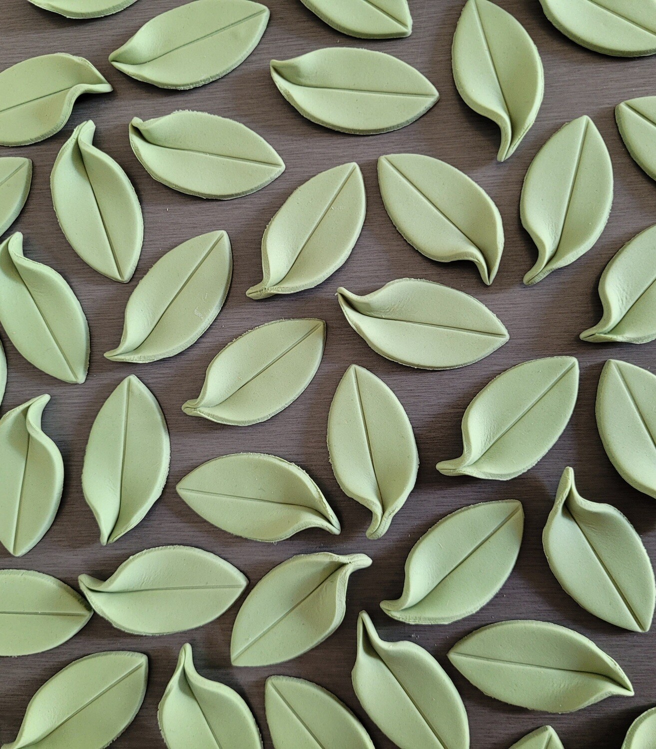 Gum Leaf (8) Cake &amp; Cupcake toppers