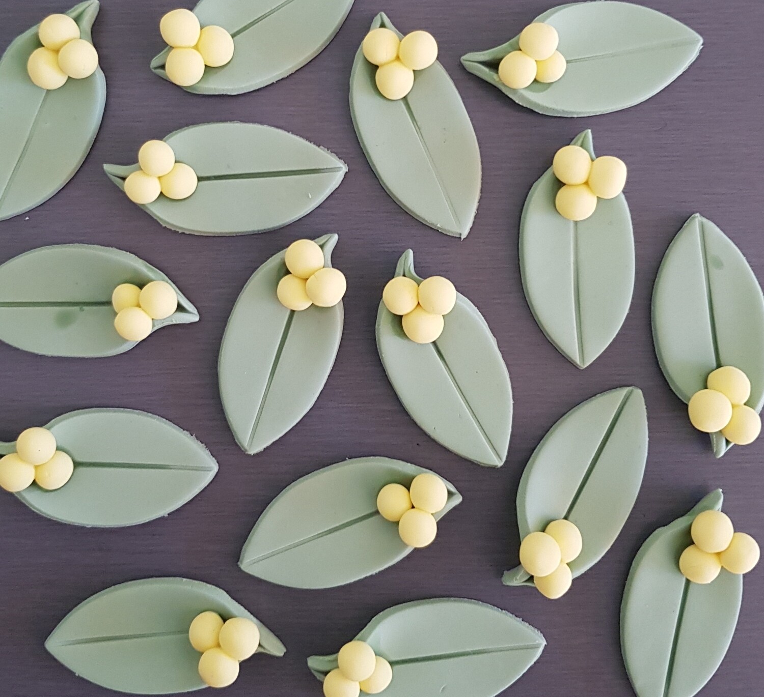 Wattle Leaf (4) Cake &amp; Cupcake toppers