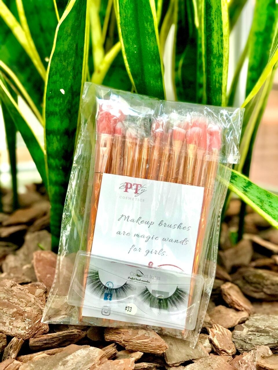 Rose Gold 20 pcs brushes + 3D Lashes +FREE DELIVERY