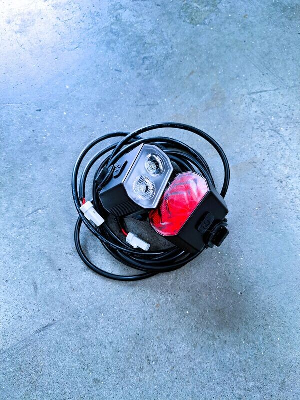 Light kit: front and rear lights