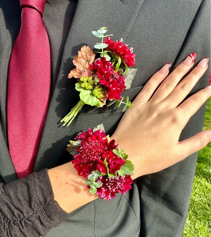 Flowers To Wear