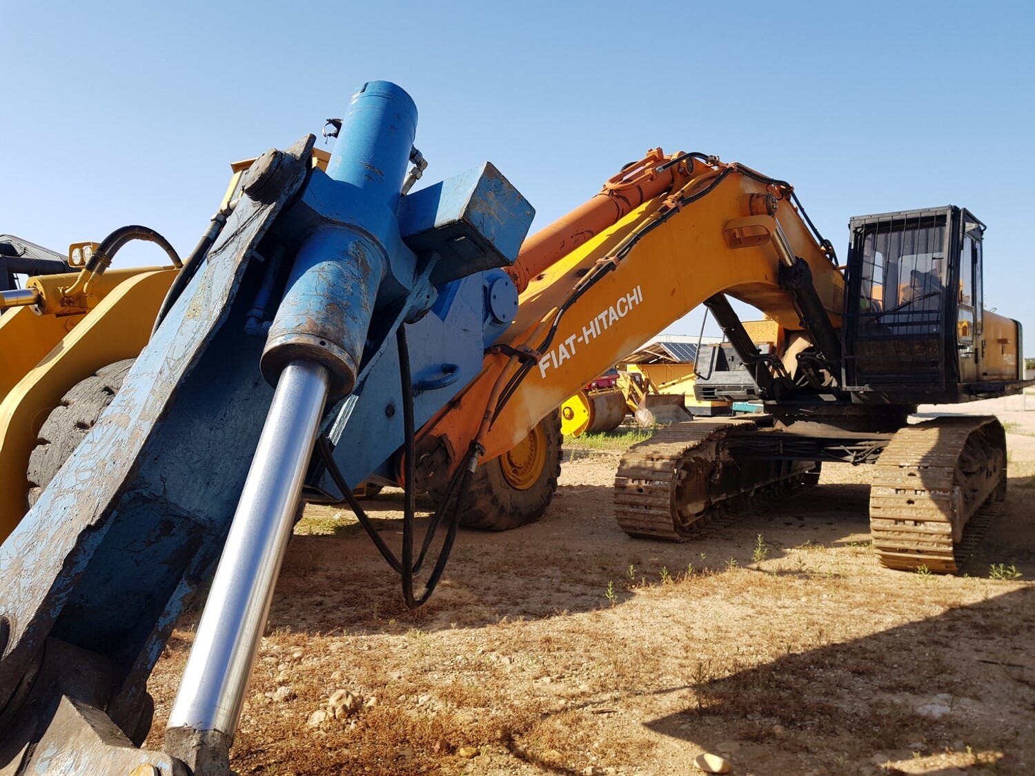 Retro giratoria FIAT HITACHI FH400 LCH con cizalla de corte