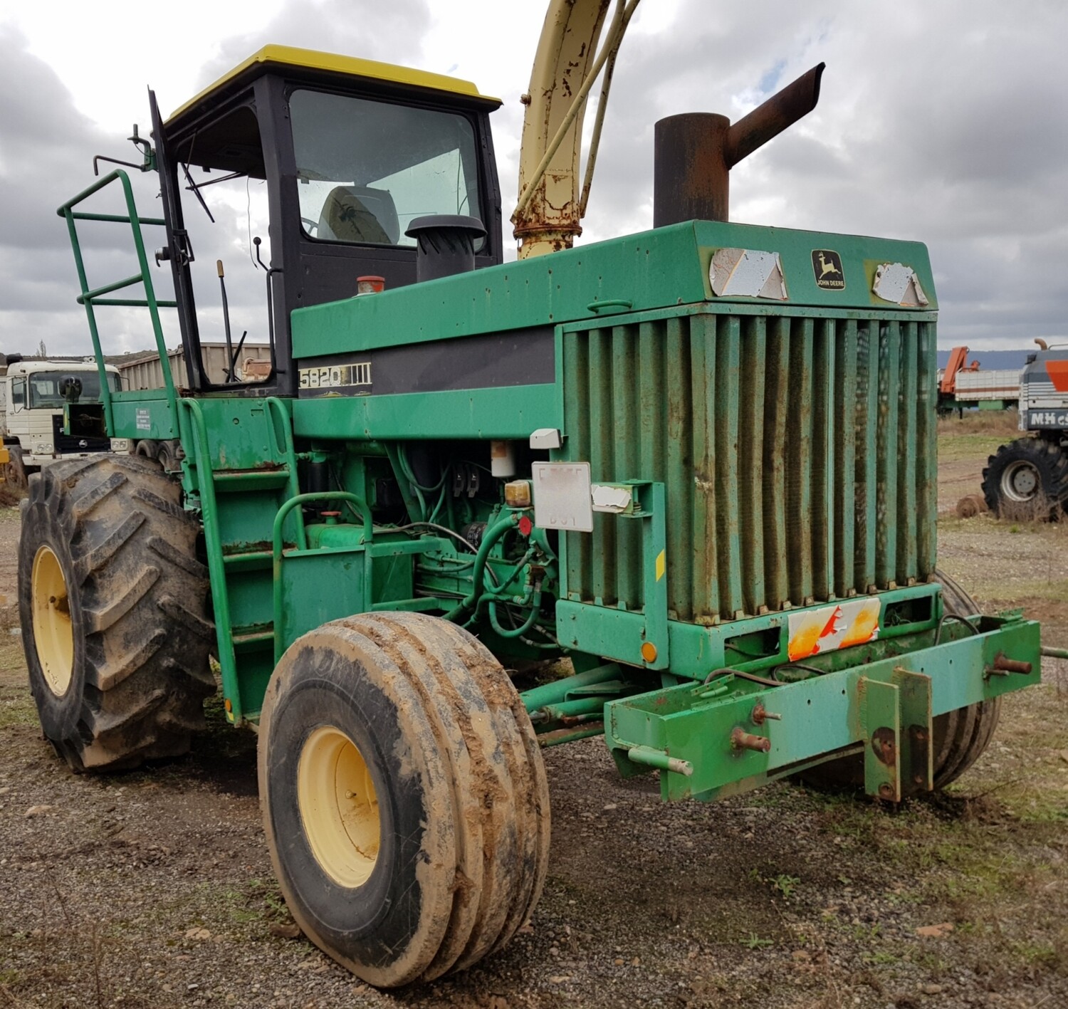 Segadora picadora JOHN DEERE 5820