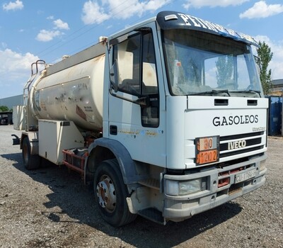 Camion cisterna combustibles IVECO 150E18