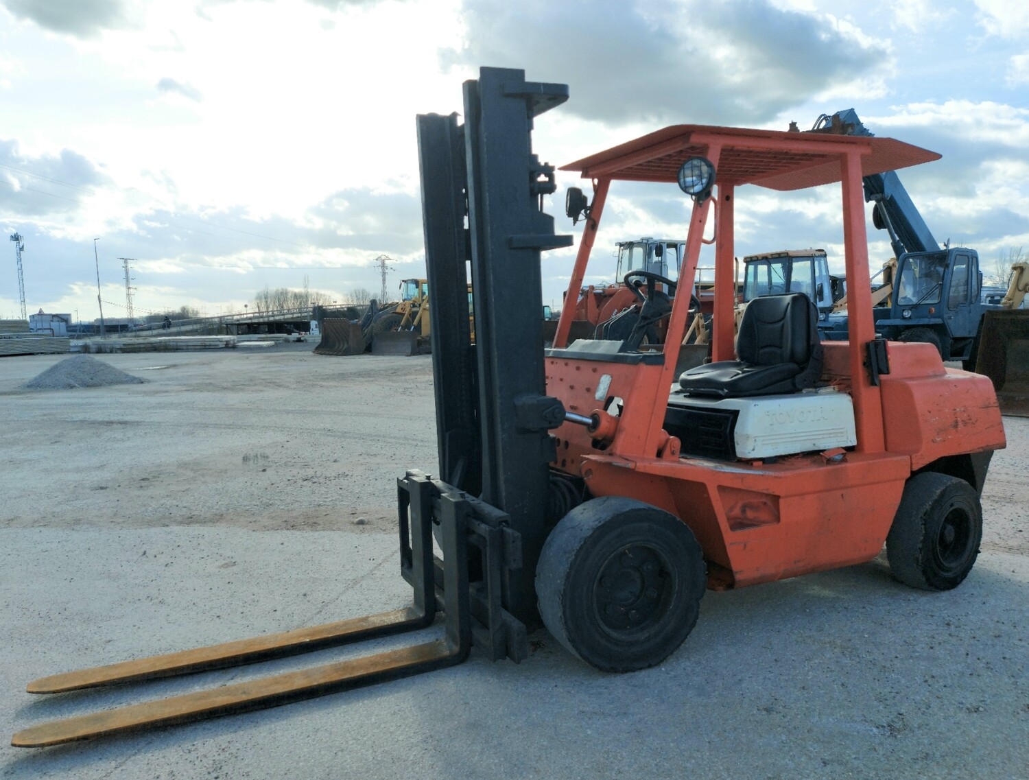 Carretilla elevadora diesel TOYOTA de 3.500 kg Carretilla elevadora diesel TOYOTA de 3.500 kg