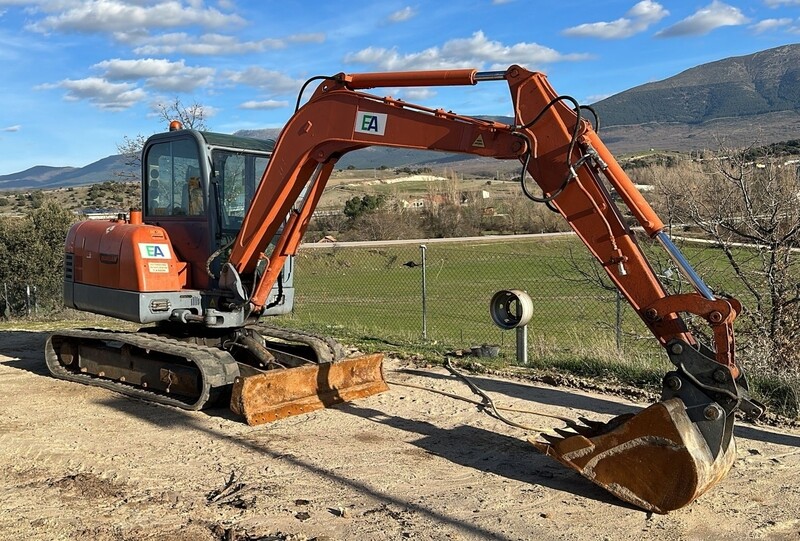 Retroexcavadora giratoria DOOSAN de 6 toneladas