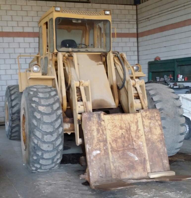 Pala cargadora VOLVO LM1641 con uñas de cantera