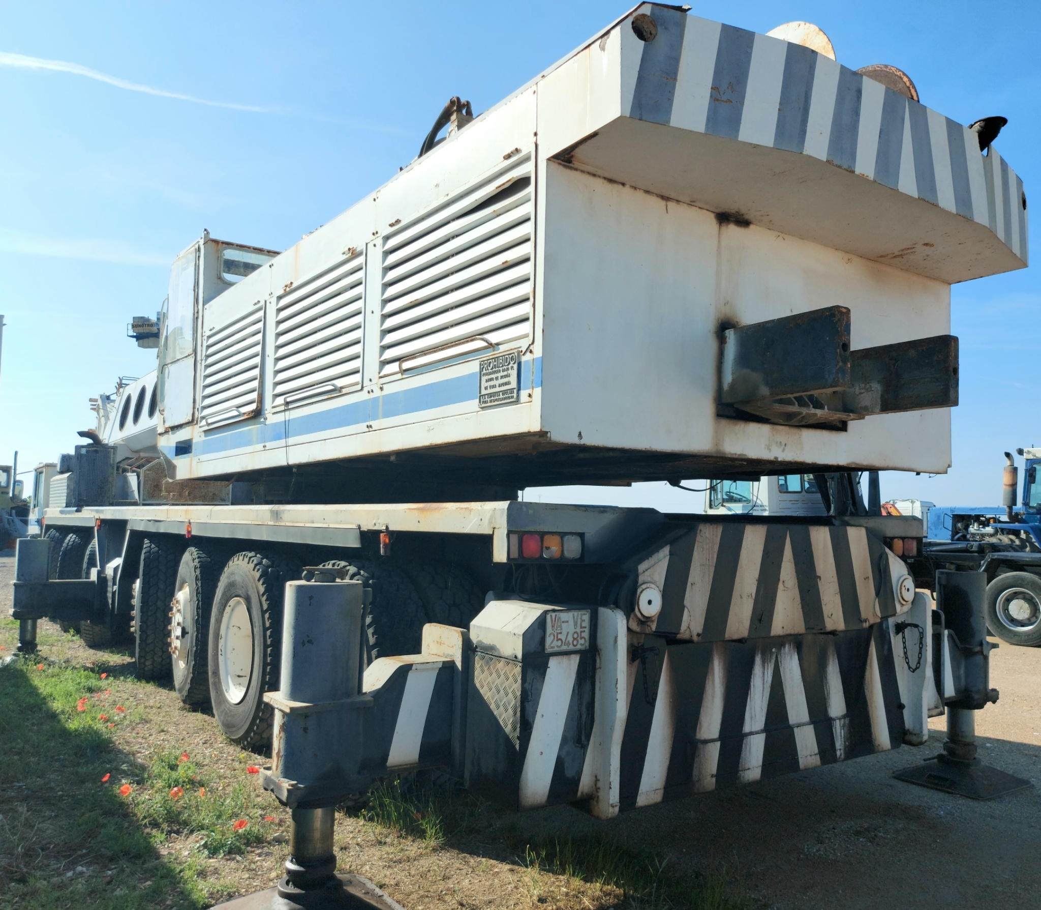 Grua autopropulsada de 140 toneladas LUNA GT-160/50