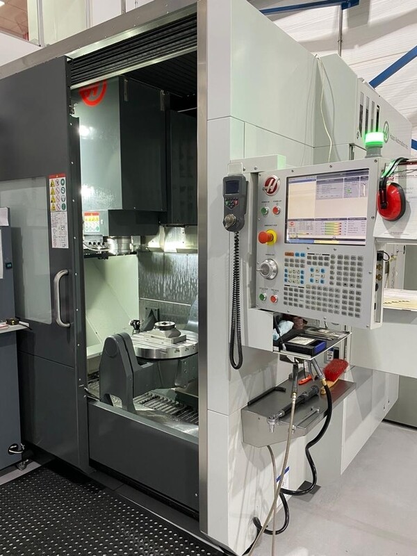 Centro de mecanizado HAAS 5 ejes  UCM-750 SS