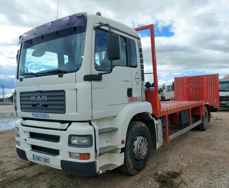 Camion portamaquinaria con cabrestante MAN TG310A