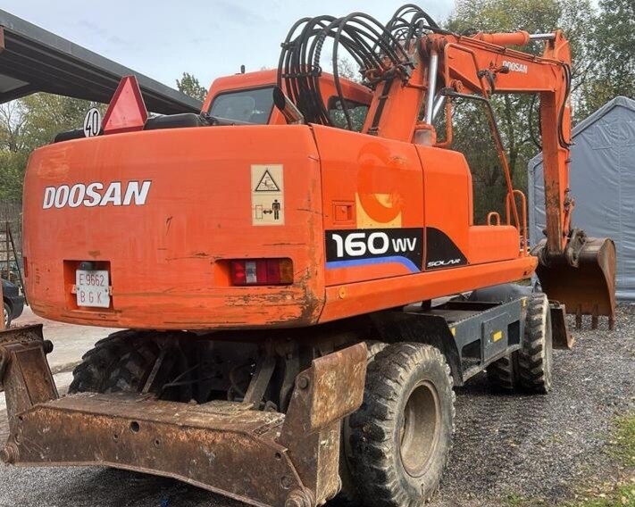 Retroexcavadora giratoria.DOOSAN 160 WV