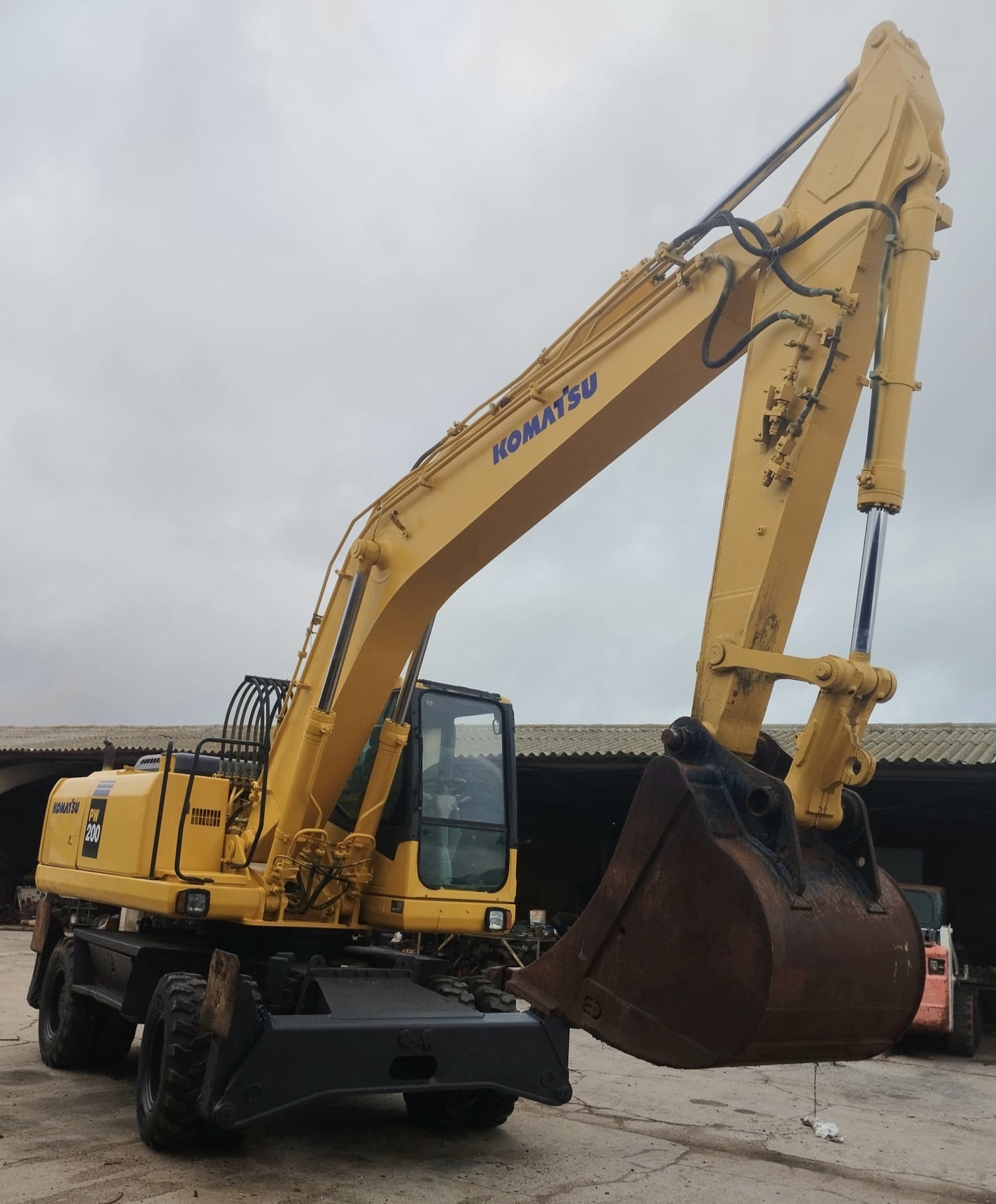 Retroexcavadora giratoria KOMATSU PW200-7K
