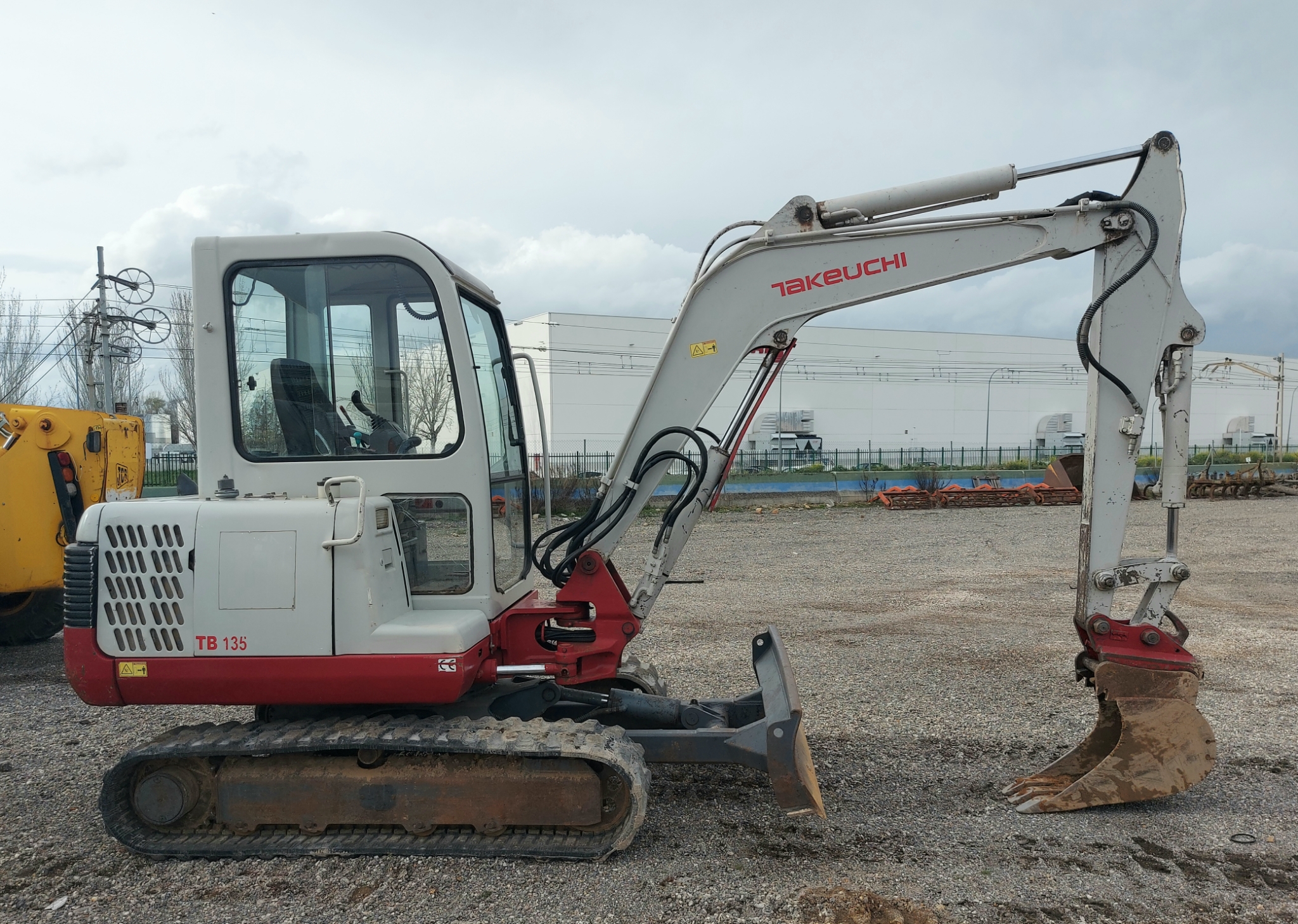 Retroexcavadora giratoria TAKEUCHI TB135