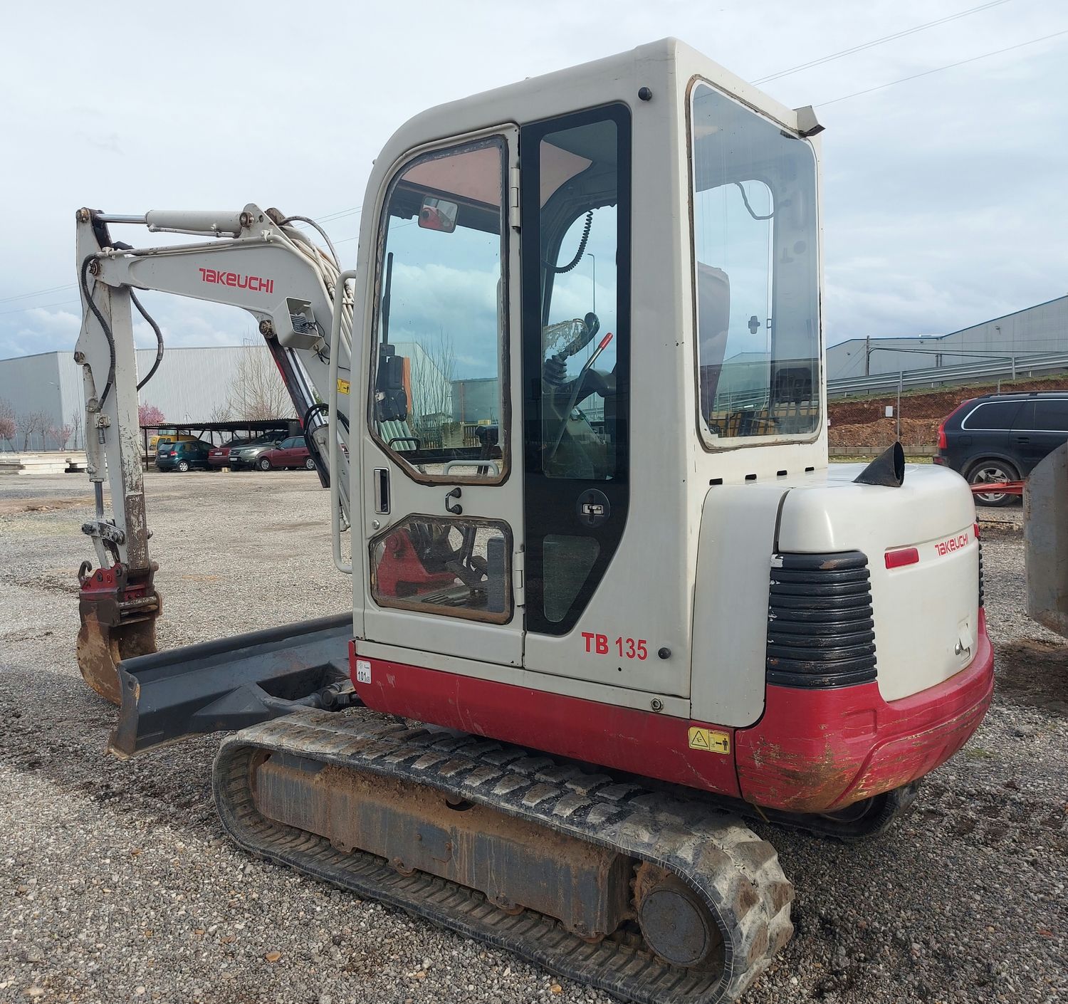 Retroexcavadora giratoria TAKEUCHI TB135