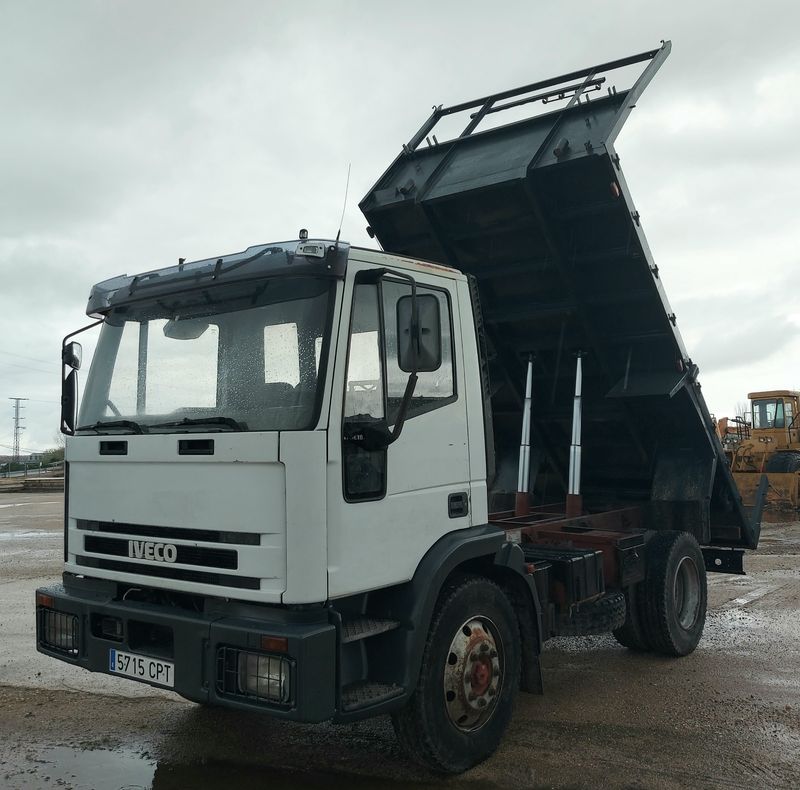 Camion basculante 12.000 kg IVECO