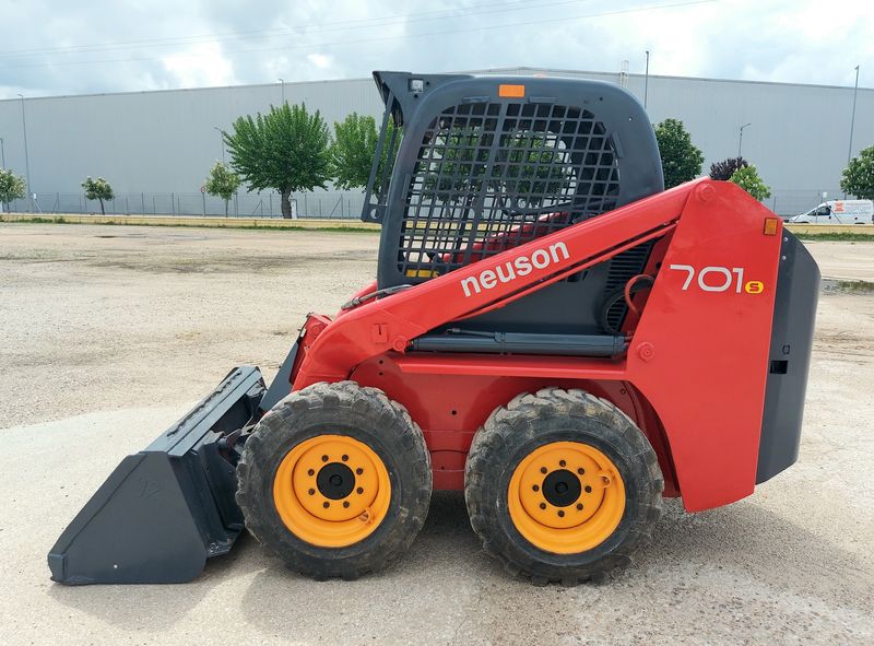 Minicargadora NEUSON 701S Matriculada