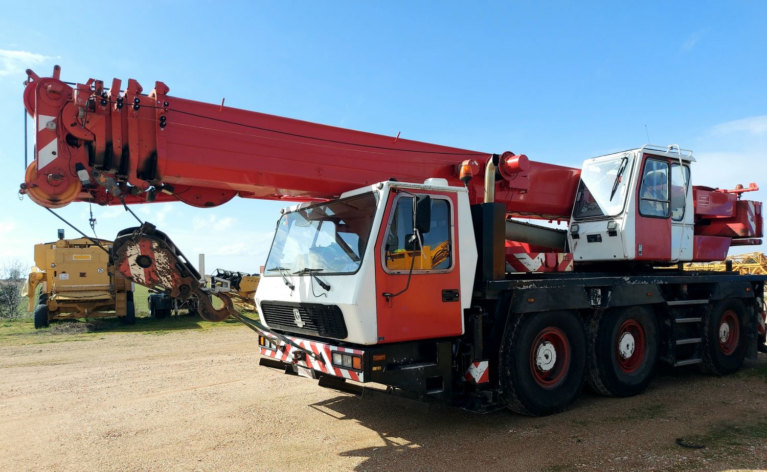 Grua GROVE GMK3050 Grua GROVE GMK3050