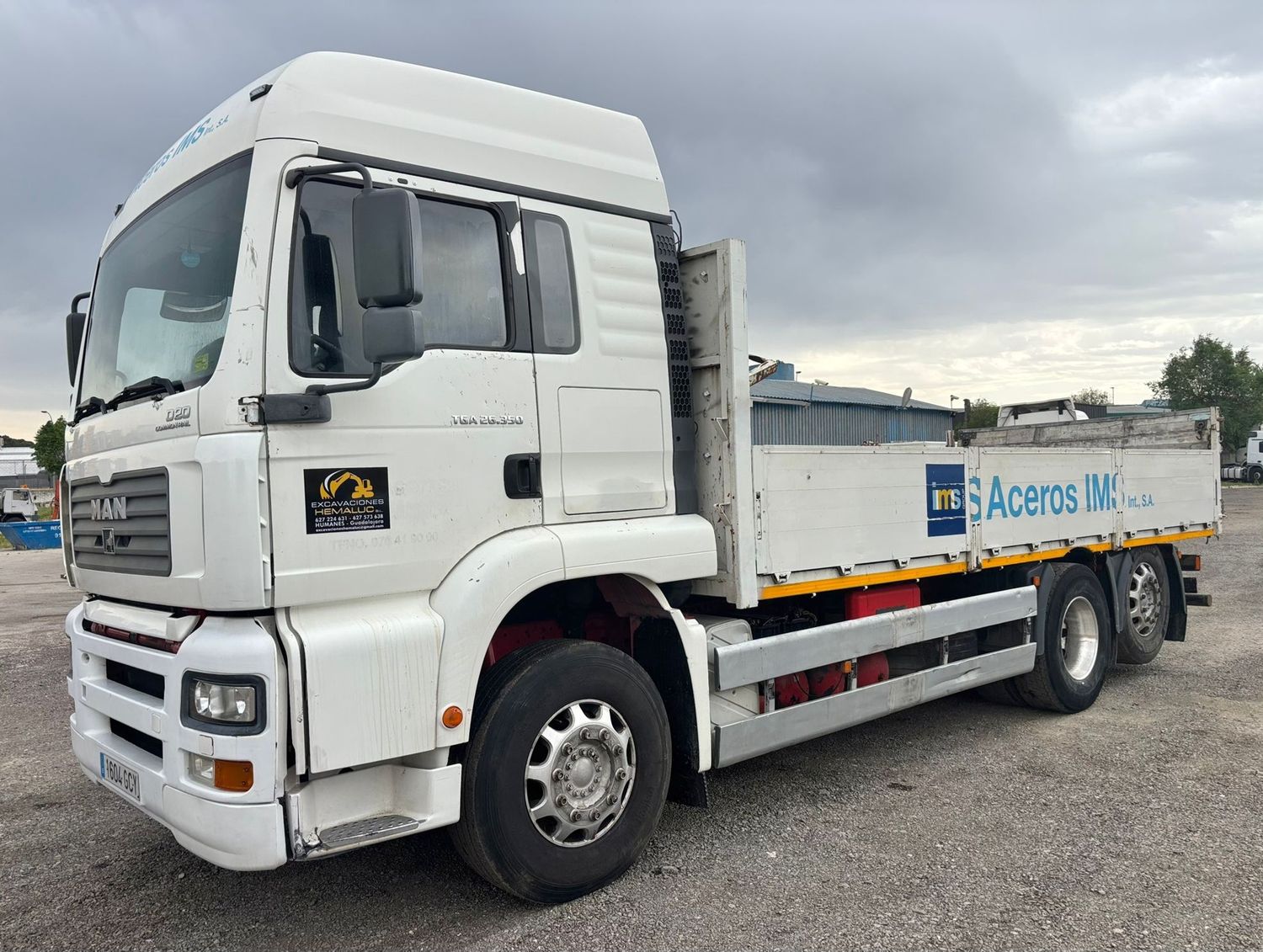 Camion caja fija MAN TGA 26.350 6X2 Camion caja fija MAN TGA 26.350 6X2