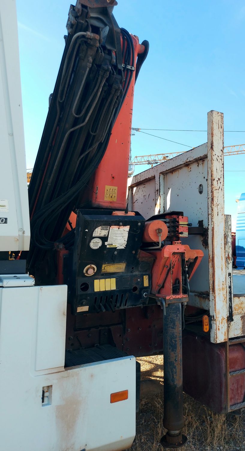 Grua PALFINGER PK24500A con radiomando Grua PALFINGER PK24500A con radiomando