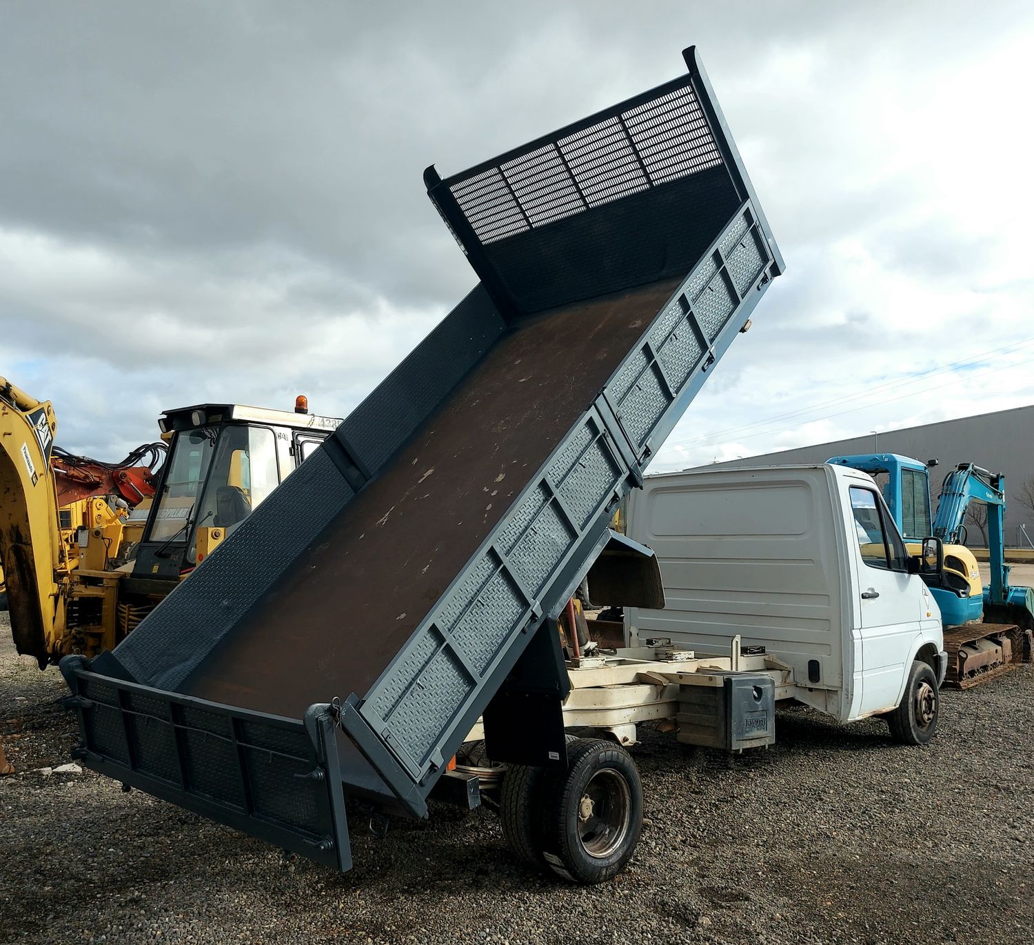 Camion basculante de 3500 kg Mercedes Benz