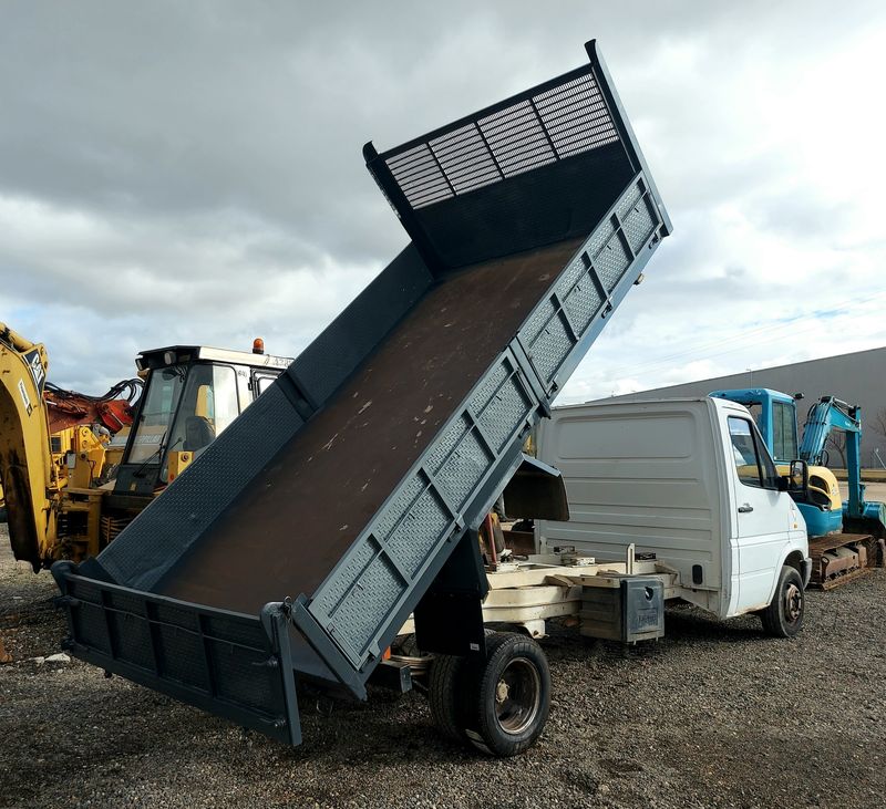 Camion basculante de 3500 kg Mercedes Benz