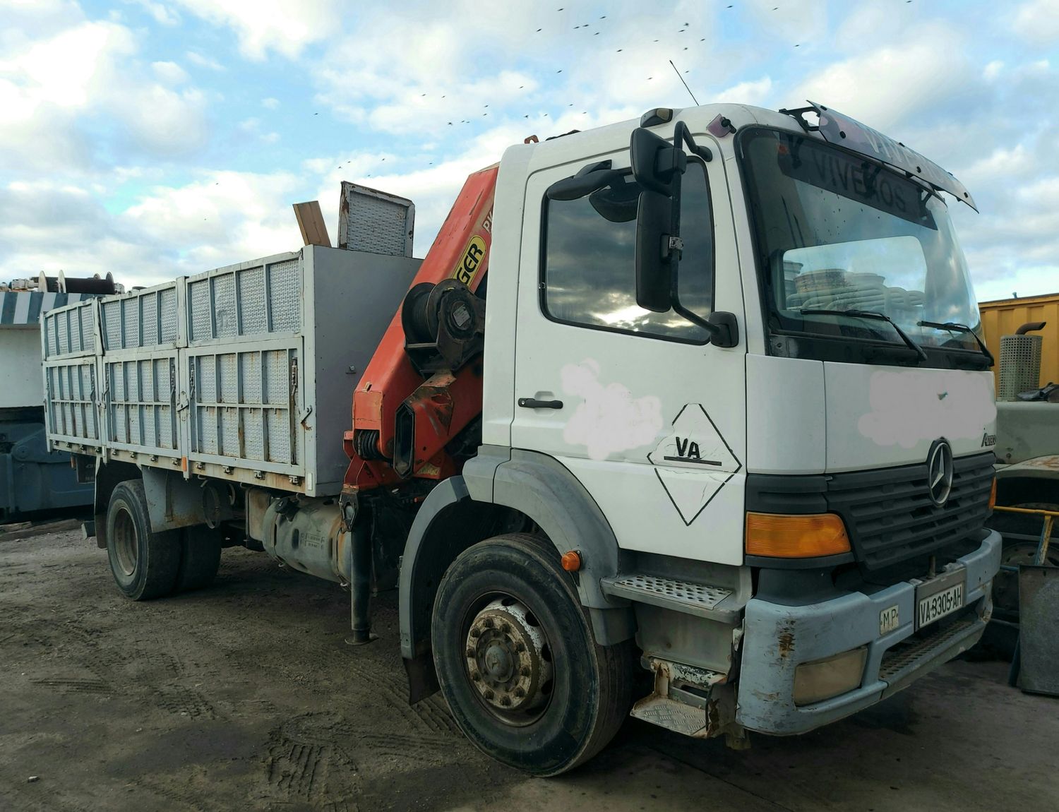 Camion grua basculante Mercedes Benz Atego 1823