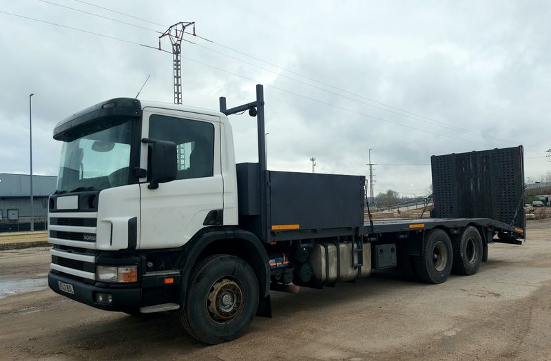 Camion portamaquinaria SCANIA 3 ejes