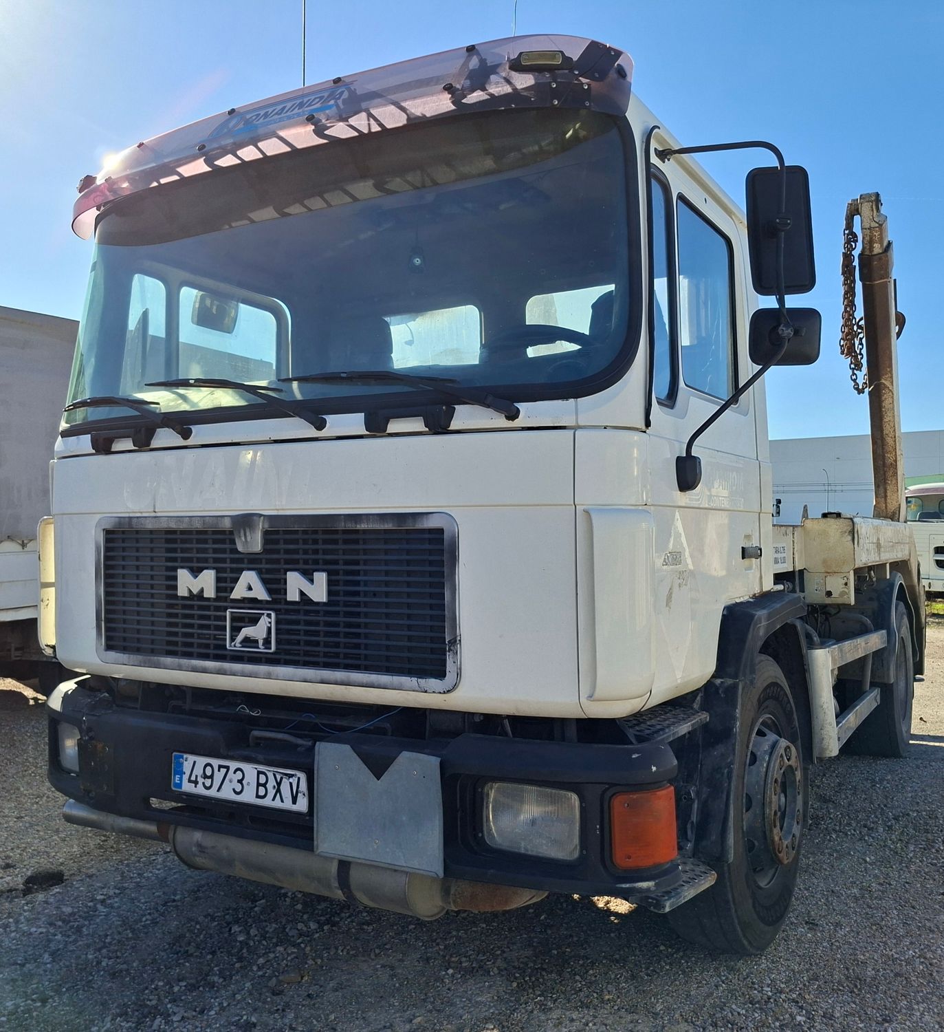 Camion portacontenedores de cadenas MAN