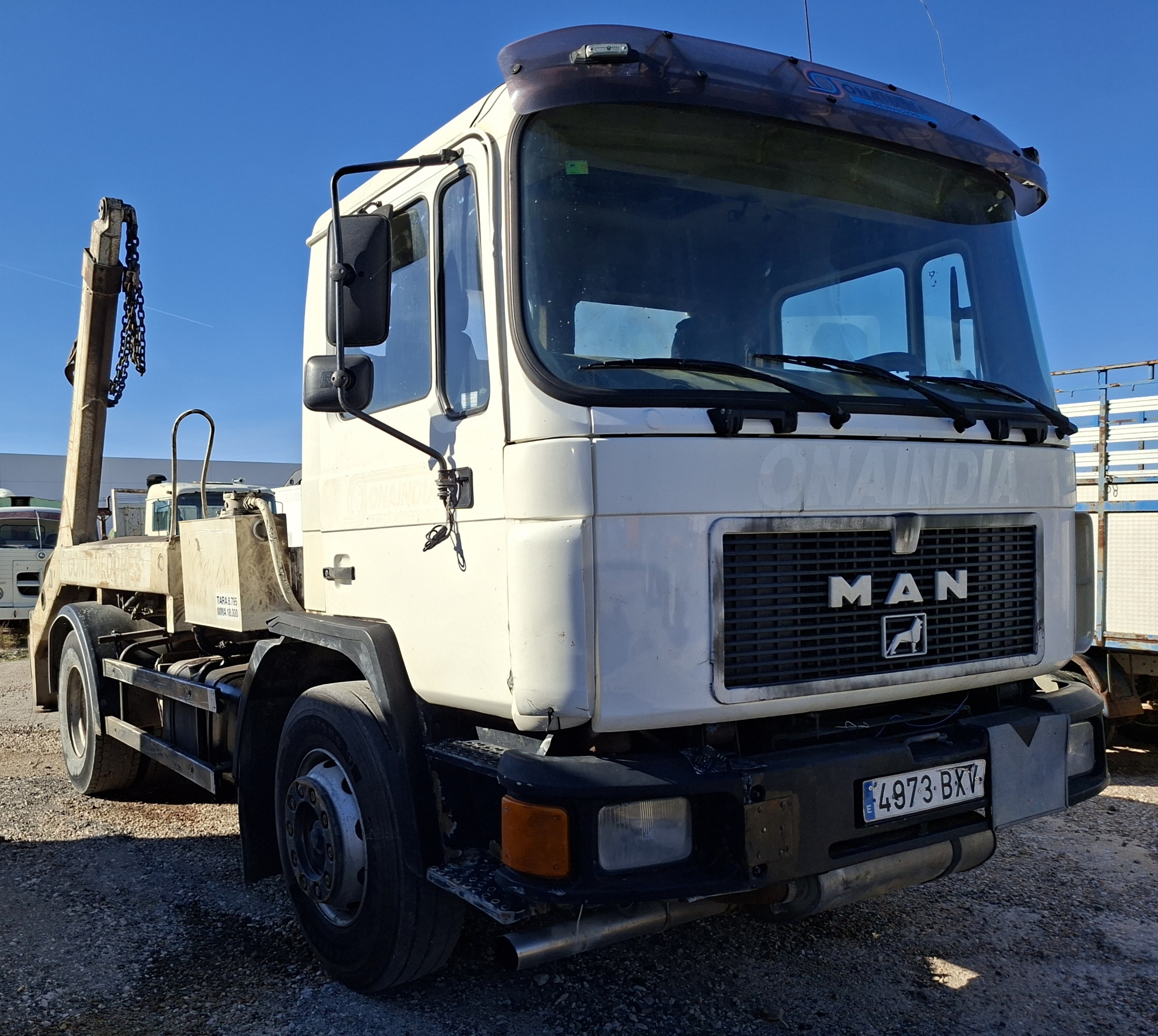 Camion portacontenedores de cadenas MAN