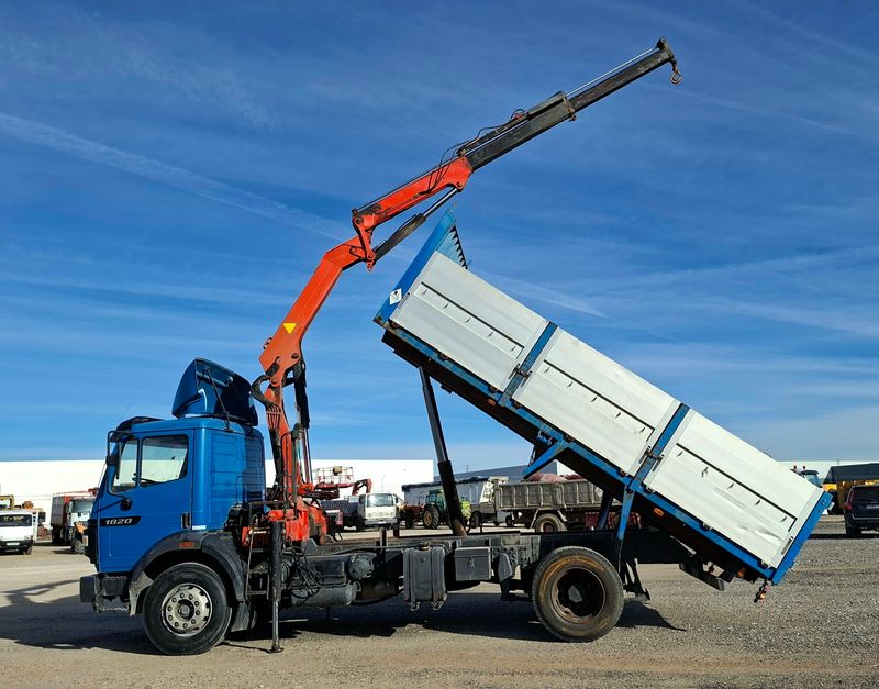 Camion grua basculante Mercedes Benz 1820