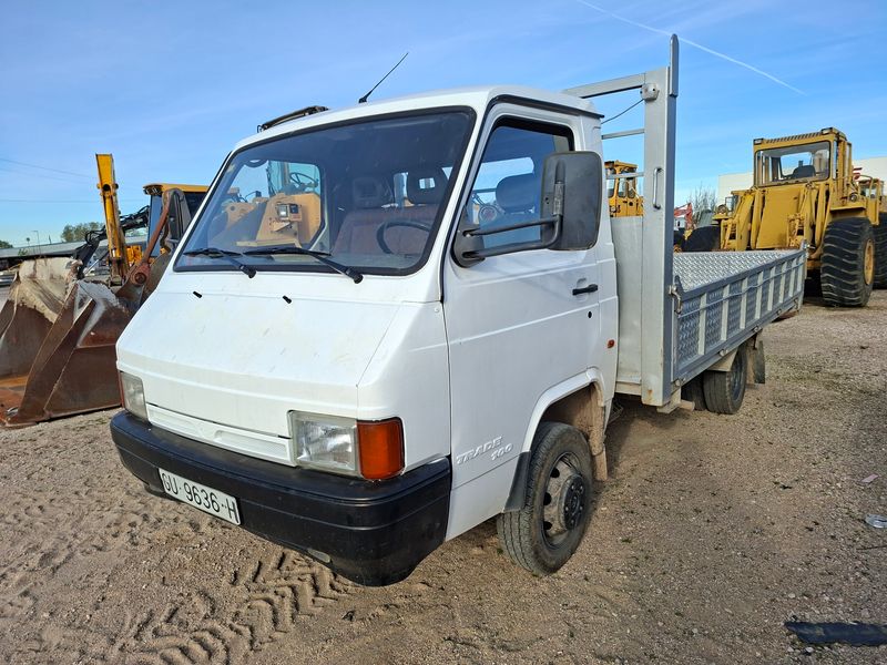 Camion 3500 kg Nissan Trade 100 caja abierta fija