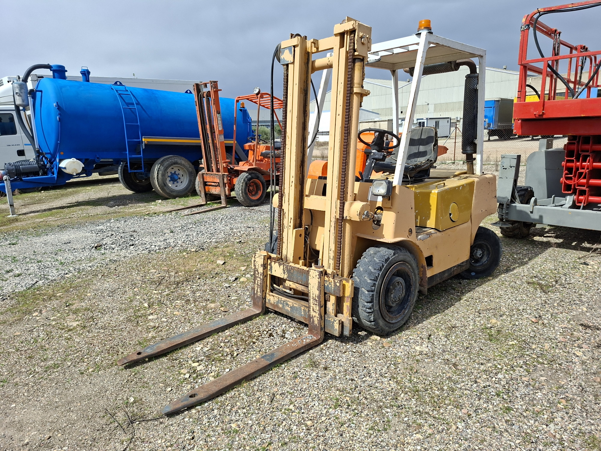 Carretilla elevadora TECNOCAR  2500 Kg